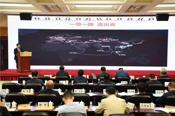 17承辦省屬企業(yè)境外投資專(zhuān)題培訓(xùn)會(huì)，公司董事長(zhǎng)劉國(guó)強(qiáng)在會(huì)上推介平臺(tái)項(xiàng)目 (1).jpg