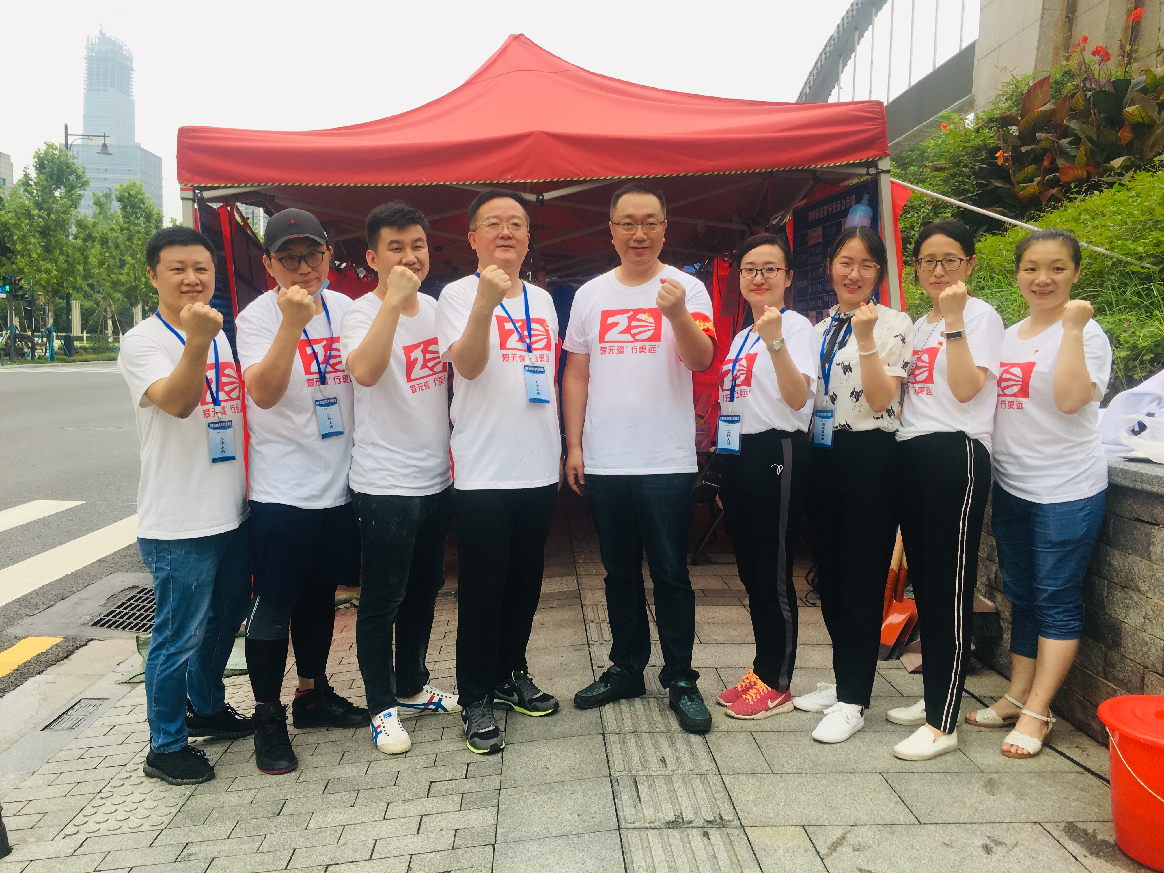 風(fēng)雨同舟，共克時(shí)艱。東信醫(yī)藥集團(tuán)助力武漢防汛抗洪攻堅(jiān)戰(zhàn)