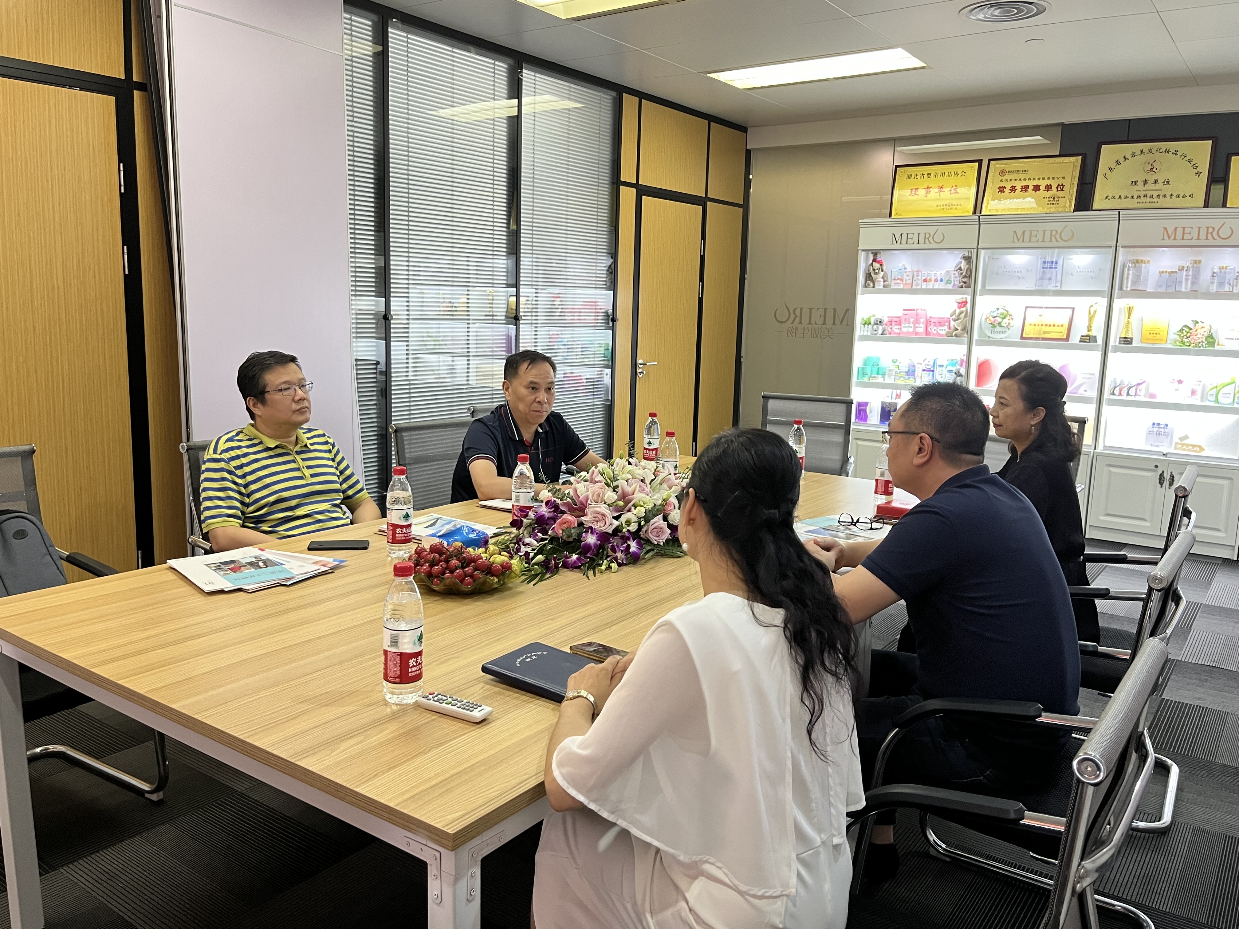 武漢市委統(tǒng)戰(zhàn)部、市民盟領(lǐng)導蒞臨東信醫(yī)藥集團參觀考察
