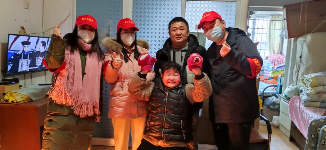 點(diǎn)亮愛心，幫扶成長 | 東信醫(yī)藥團(tuán)支部為扶貧結(jié)對兒童送溫暖
